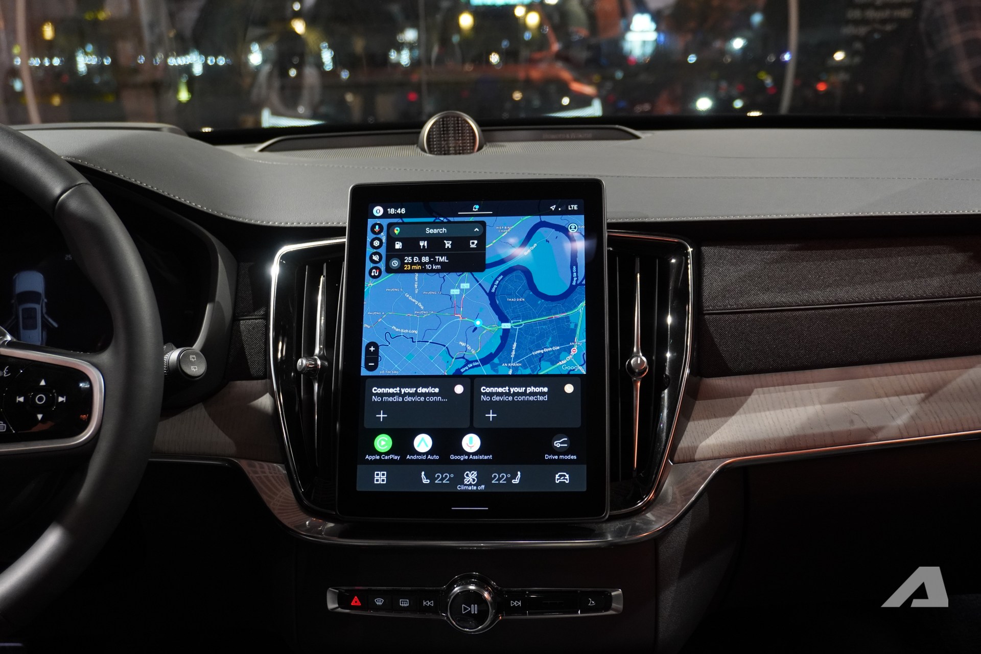 Volvo XC90 2026 ra mắt Việt Nam: Gi&aacute; 3,289 tỷ đồng rẻ hơn cả Lexus RX, m&agrave;n lớn hơn, động cơ kh&ocirc;ng mạnh như trước- Ảnh 14.