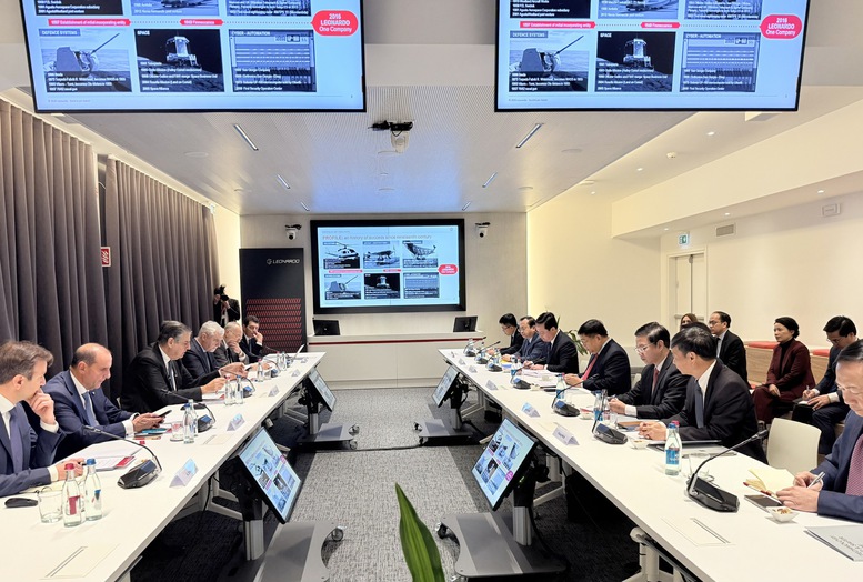 Gặp '&ocirc;ng lớn' h&agrave;ng kh&ocirc;ng vũ trụ TOP 12 thế giới, Ph&oacute; Thủ tướng đề nghị hỗ trợ đ&agrave;o tạo 50.000 kỹ sư b&aacute;n dẫn tại Việt Nam- Ảnh 1.