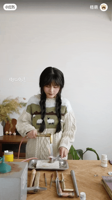 Gen Z Trung Quốc tự chế t&aacute;c v&agrave;ng tại nh&agrave;: Xu hướng mới 2026 - Ảnh 1.