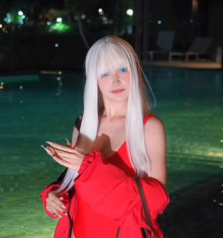 Biến h&igrave;nh th&agrave;nh Gojo Satoru b&ecirc;n hồ bơi, h&oacute;a ra đ&acirc;y l&agrave; c&aacute;ch nữ coser 2 triệu follow "h&uacute;t view" tr&ecirc;n MXH - Ảnh 4.