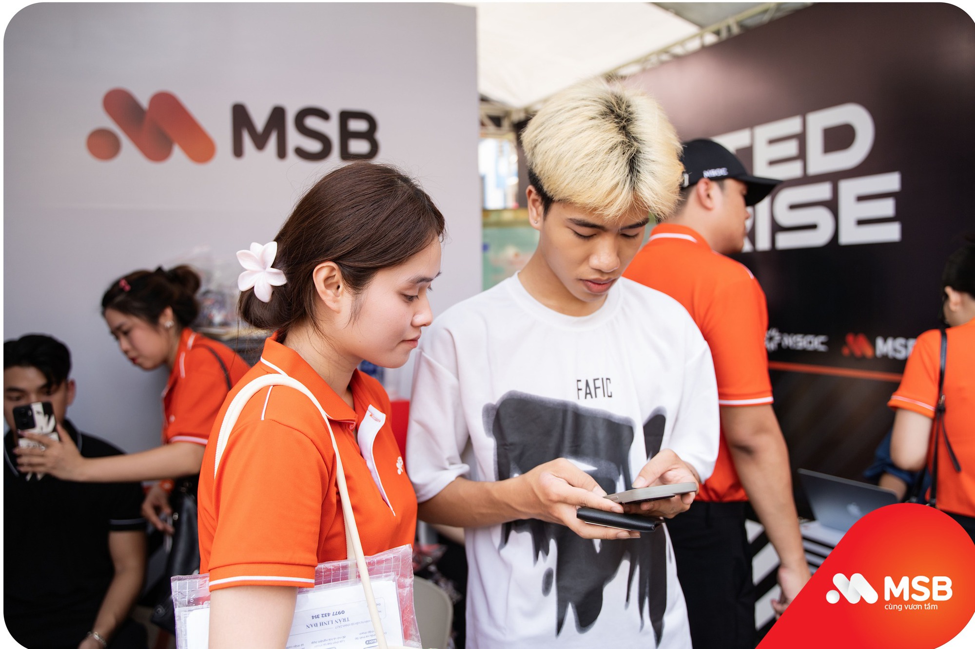 Đi ăn nh&agrave; h&agrave;ng sang trọng nhưng chủ thẻ ng&acirc;n h&agrave;ng n&agrave;y chỉ phải trả nửa tiền h&oacute;a đơn, l&yacute; do v&igrave; sao?- Ảnh 2.