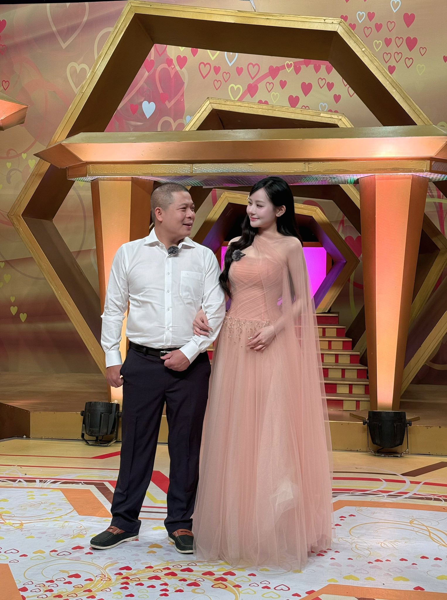 Giám đốc U50 cưới vợ đẹp kém 13 tuổi, xúc động trước phản ứng của vợ lúc thông báo thua lỗ 20 tỷ, bán nhà - Ảnh 6.