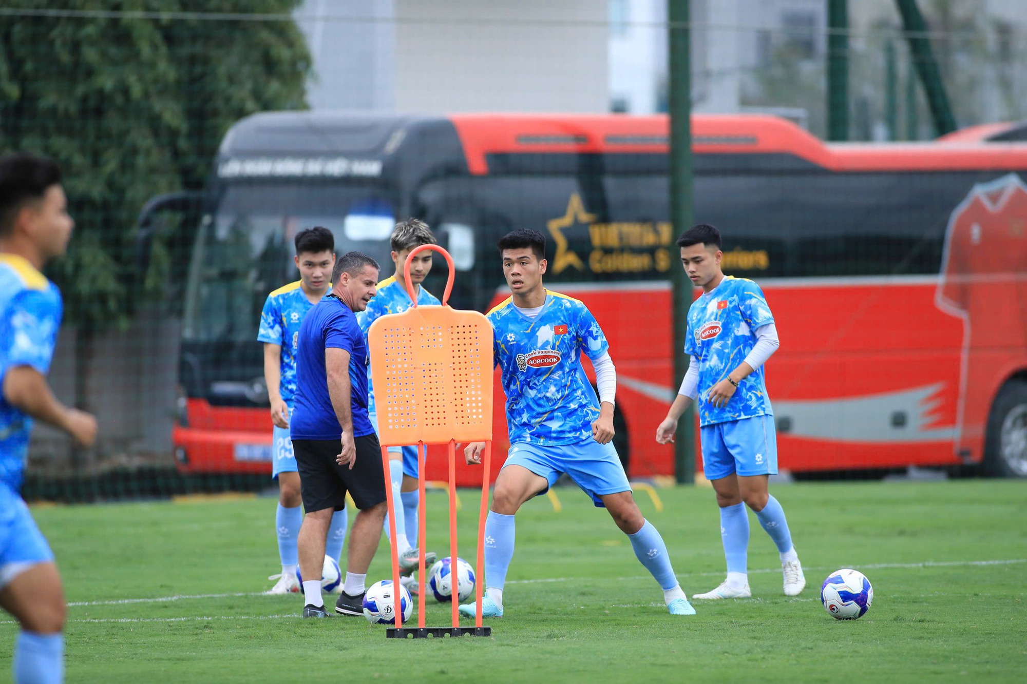 Ph&aacute;t hiện mới Đinh Quang Kiệt, &ldquo;g&atilde; khổng lồ&rdquo; 1m94 ở U23 Việt Nam- Ảnh 3.