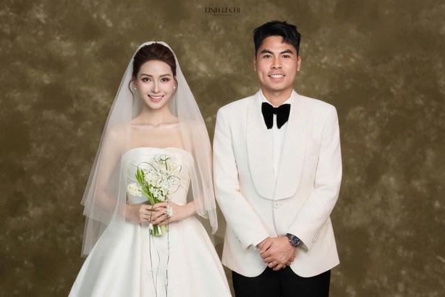 Vừa chuyển 200 triệu ti&ecirc;u vặt, MC Huyền Trang lại chơi lớn treo thưởng cho tiền vệ Đức Huy ngay trước ng&agrave;y cưới- Ảnh 3.