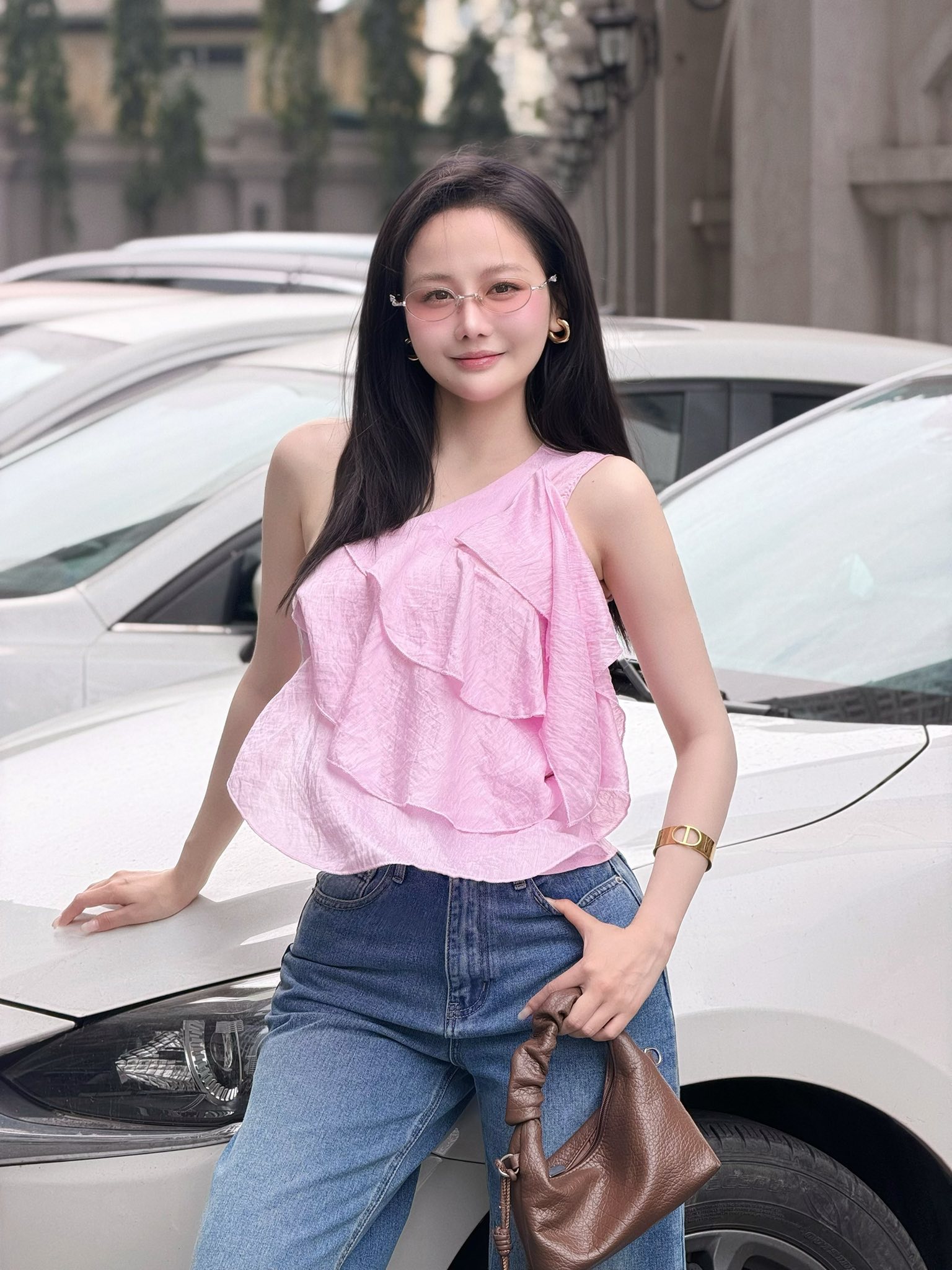 Giám đốc U50 cưới vợ đẹp kém 13 tuổi, xúc động trước phản ứng của vợ lúc thông báo thua lỗ 20 tỷ, bán nhà - Ảnh 1.