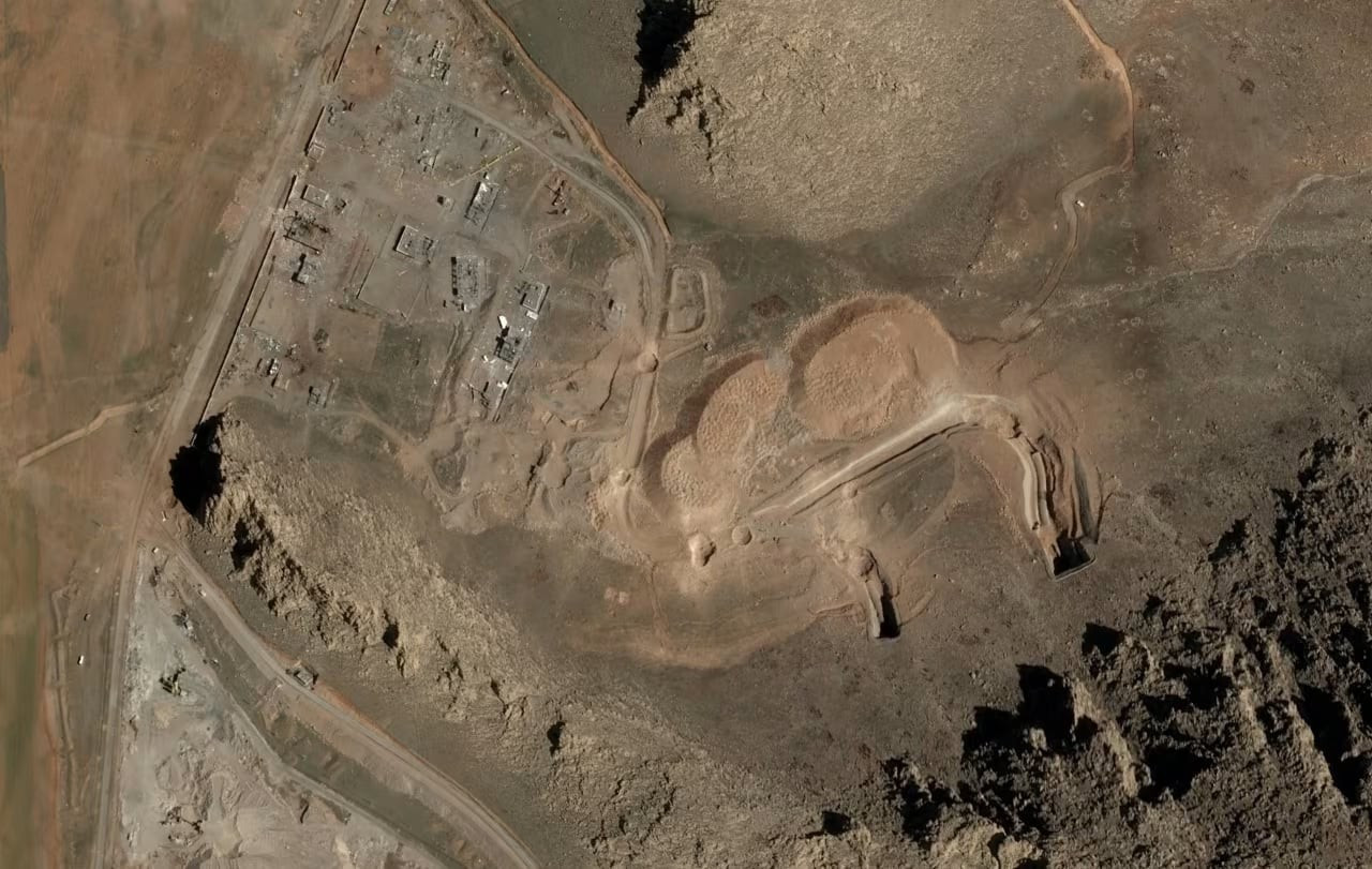 Mỹ v&agrave; Israel tấn c&ocirc;ng v&agrave;o ' th&agrave;nh phố t&ecirc;n lửa ' ngầm của Iran năm 2026 - Ảnh 1.