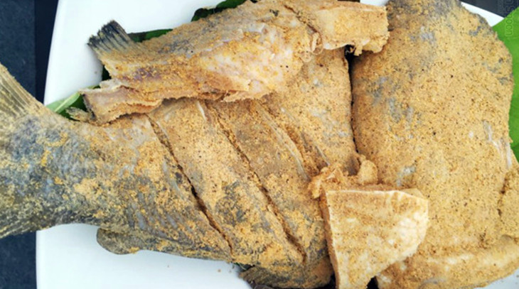 Đ&agrave; Nẵng x&aacute;c minh vụ nghi ngộ độc sau khi ăn c&aacute; ủ chua - Ảnh 1.