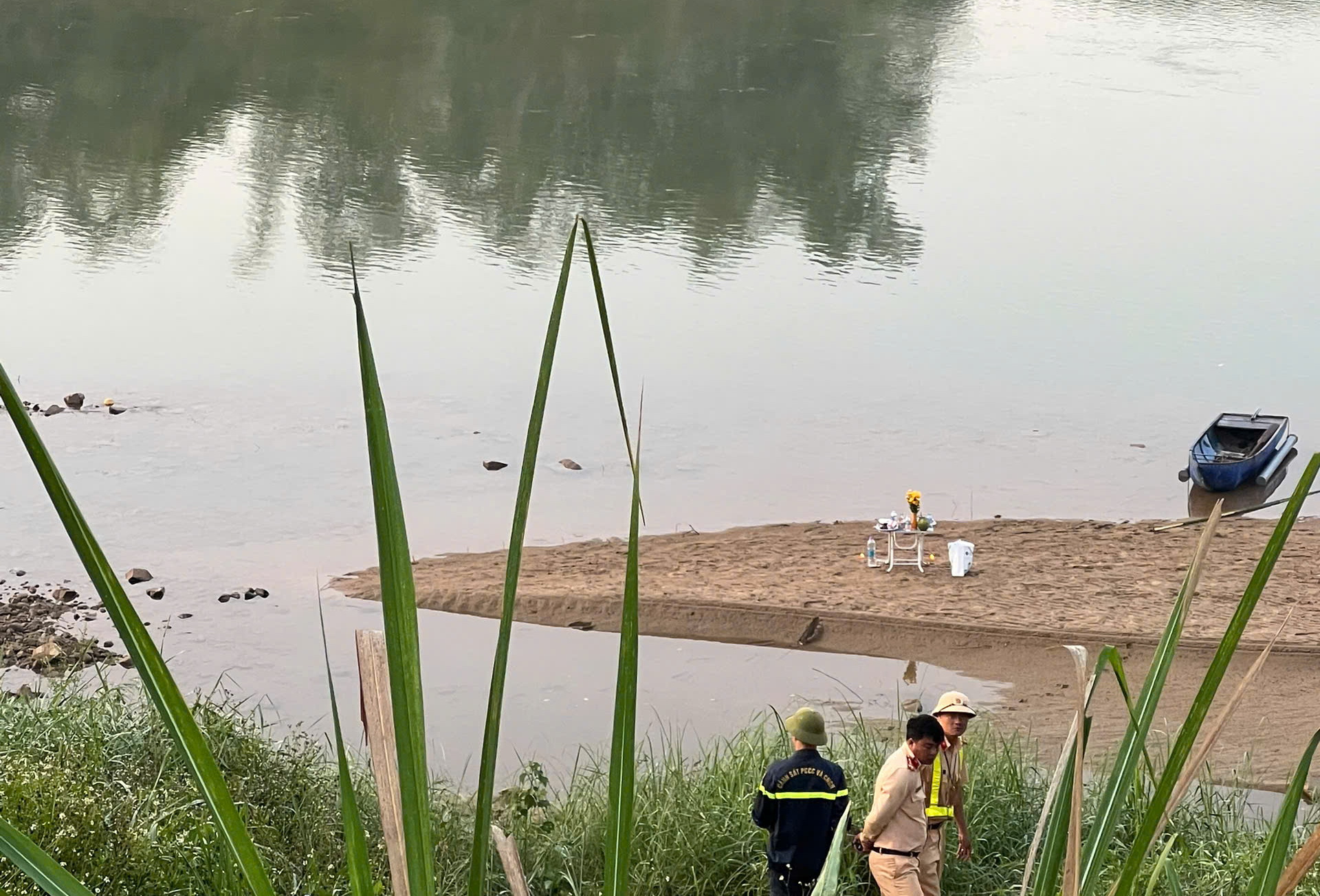 Đấu tranh với "c&aacute;t tặc" một đại &uacute;y c&ocirc;ng an x&atilde; hi sinh - Ảnh 1.