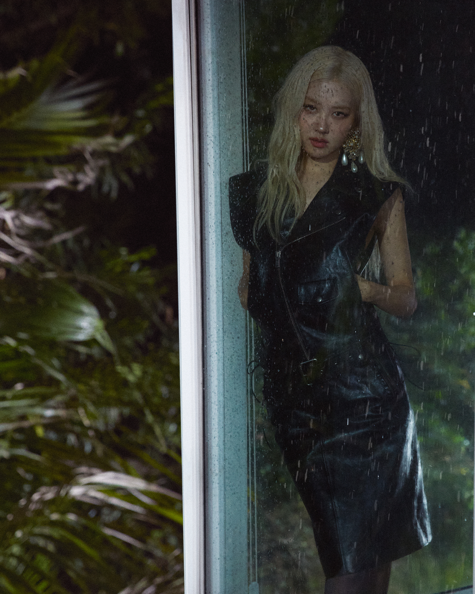 Ros&eacute; - c&ocirc; g&aacute;i bị ch&ecirc; mặc xấu ở show Saint Laurent h&ocirc;m đ&oacute; - đang khiến người ta "ph&aacute;t đi&ecirc;n"- Ảnh 6.