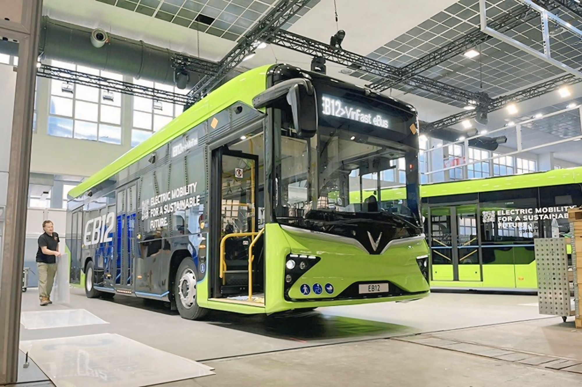 CEO Xanh SM Nguyễn Văn Thanh bất ngờ h&eacute; lộ: 'VinFast sắp c&oacute; phi&ecirc;n bản xe kh&aacute;ch điện?' - Ảnh 3.