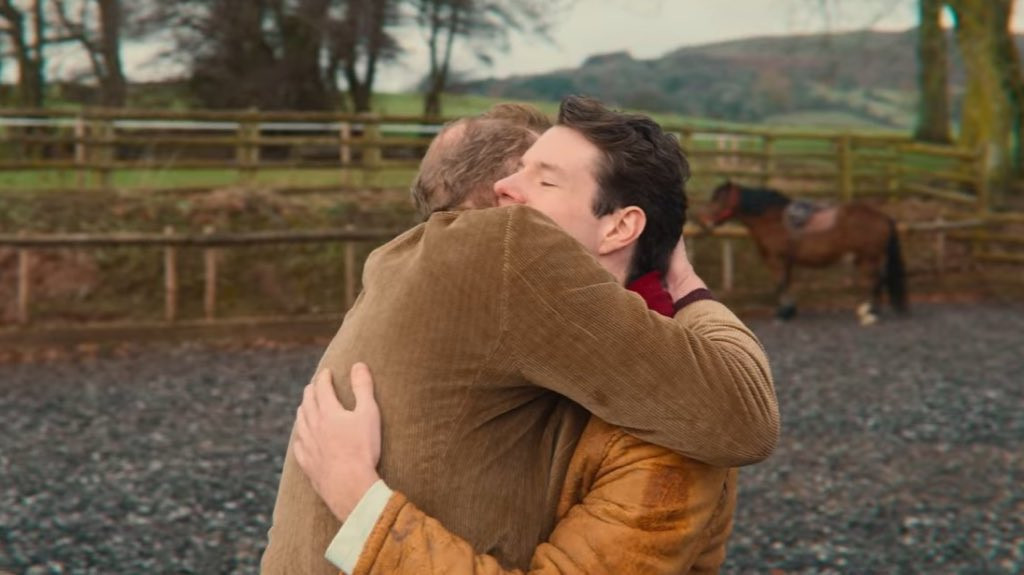 Xem phim Sex Education, tôi điếng người rồi bật khóc: Gần 40 tuổi, con trai vẫn cô đơn có lẽ vì mẹ - Ảnh 2.