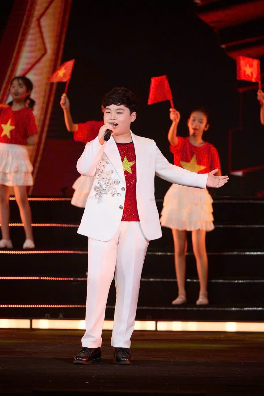 "Thần đồng opera" Dương Đức Hải g&acirc;y ấn tượng với th&agrave;nh t&iacute;ch học tập đ&aacute;ng nể - Ảnh 1.