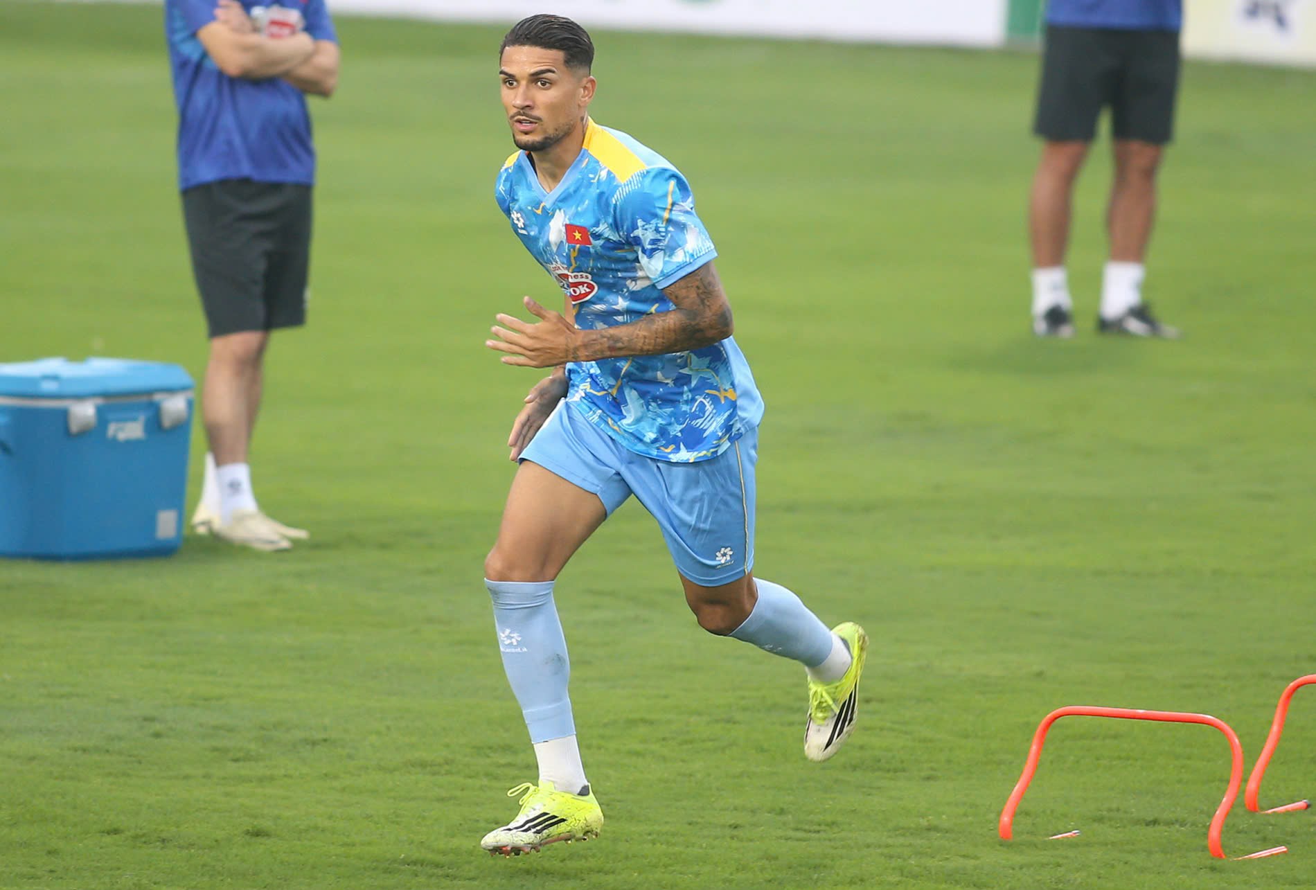 Hoàng Hên: "Tôi chờ ngày này quá lâu rồi, thật tự hào với chiếc áo có lá cờ Việt Nam trên ngực" - Ảnh 3.