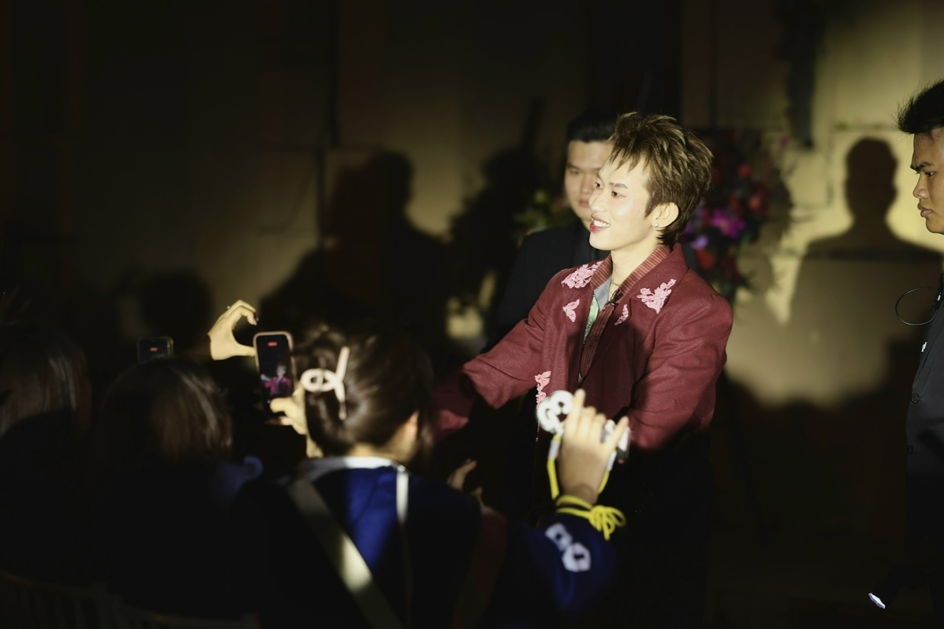 Kay Trần &ldquo;mở cửa tr&aacute;i tim&rdquo; bằng liveshow đầu ti&ecirc;n tại Nh&agrave; h&aacute;t Lớn - Ảnh 1.