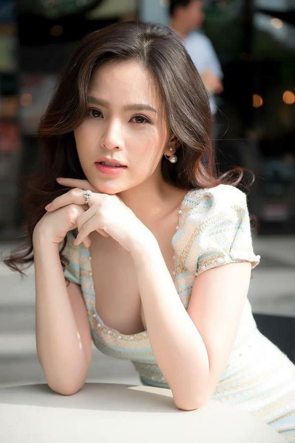 Nh&igrave;n lại nhan sắc "Th&aacute;nh nữ m&igrave; g&otilde;": Mỹ nh&acirc;n từng vượt mặt Địch Lệ Nhiệt Ba giờ ra sao? - Ảnh 1.