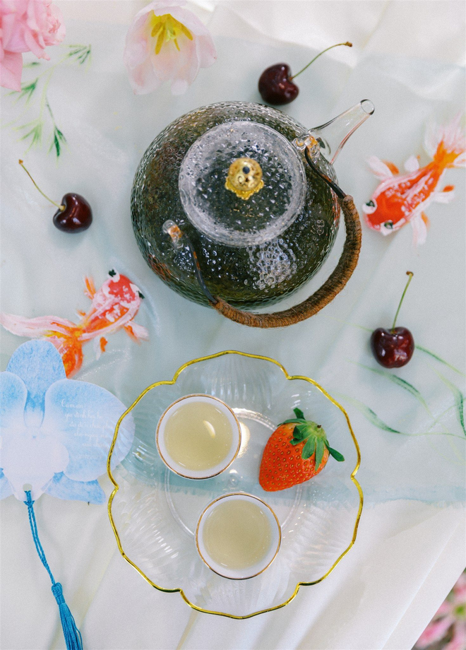 Đ&aacute;m cưới của cặp đ&ocirc;i S&oacute;c Trăng đẹp kh&aacute; tinh tế với t&ocirc;ng pastel giữa dinh thự xa hoa, từng chi tiết đều được vẽ bằng tay- Ảnh 12.