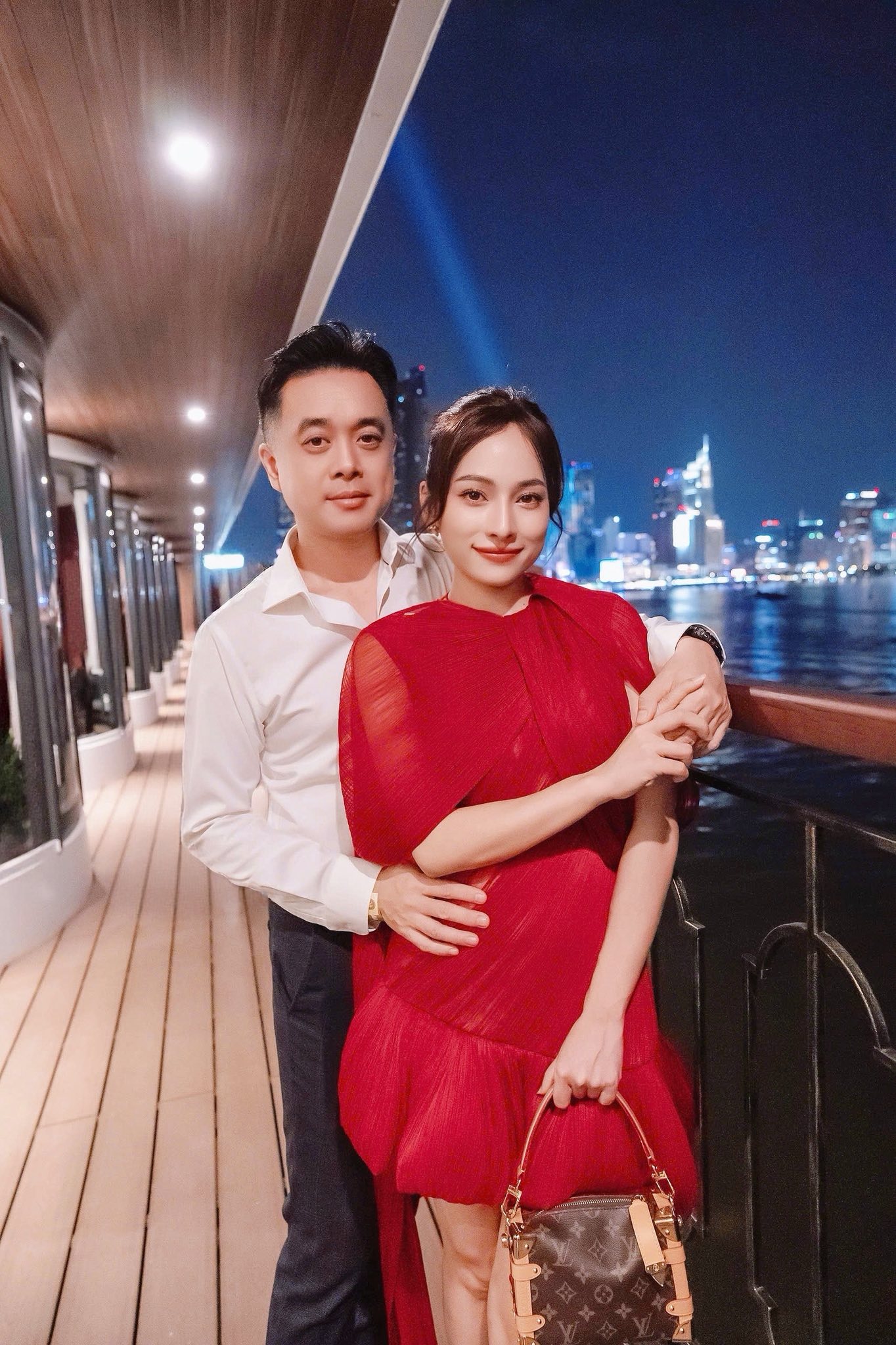 Chưa từng c&oacute; trong tiền lệ Vbiz: Một cặp đ&ocirc;i 2 lần ch&agrave;o đ&oacute;n em b&eacute; song sinh!- Ảnh 4.