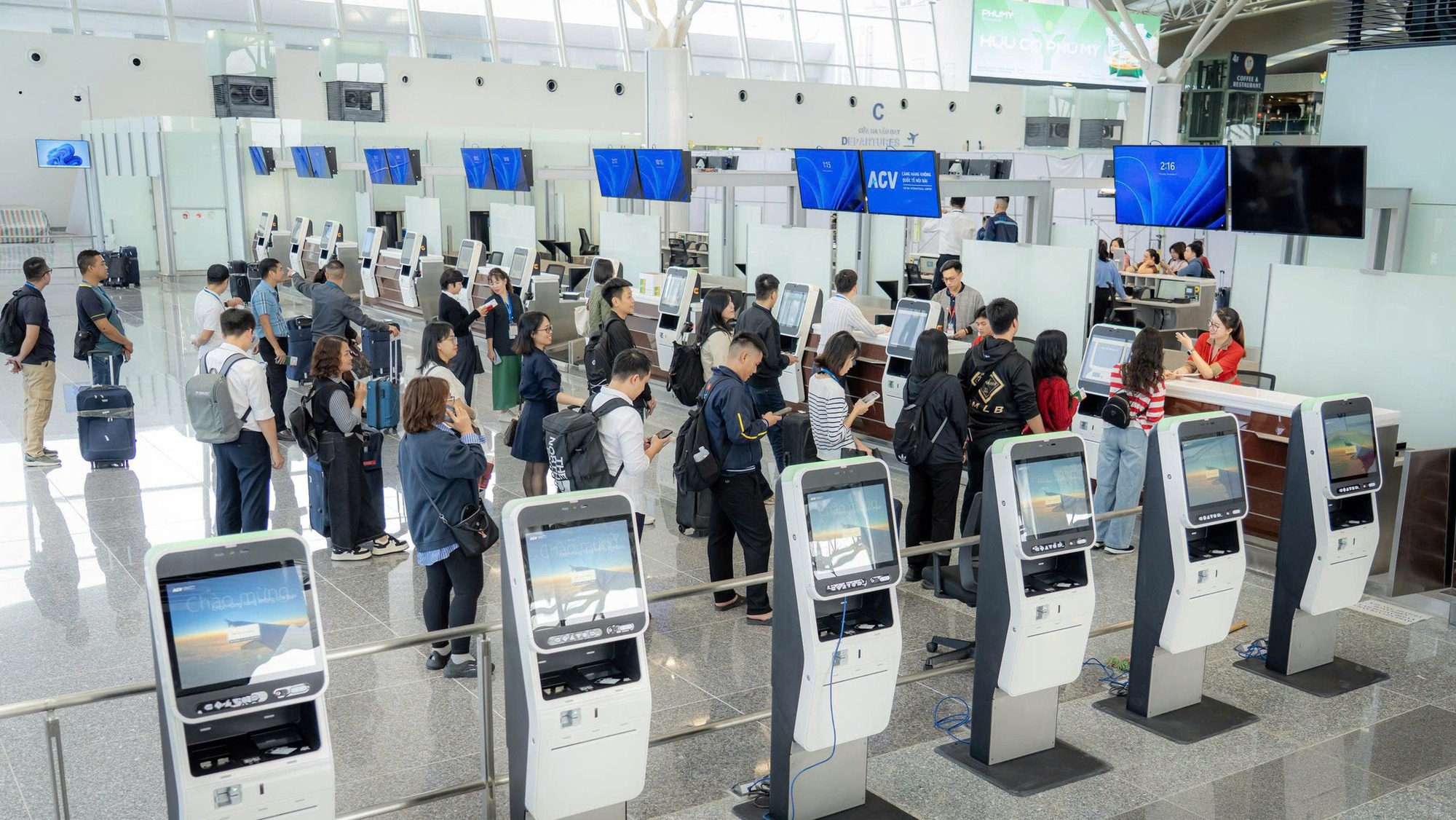 Người Việt cần chú ý khi mua vé máy bay dịp lễ 30/4 - 1/5 - Ảnh 1. Người Việt cần chú ý khi mua vé máy bay dịp lễ 30/4 - 1/5 - Ảnh 1.