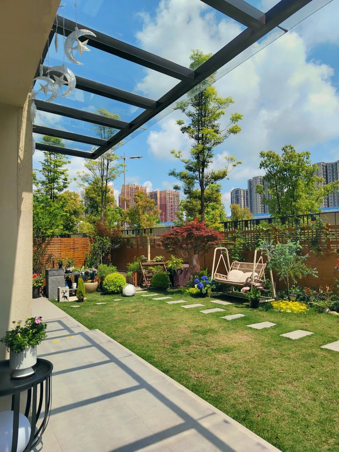 C&oacute; n&ecirc;n mua căn hộ c&oacute; s&acirc;n thượng? Người từng sống ở đ&acirc;y n&oacute;i thẳng: L&atilde;ng mạn th&igrave; &iacute;t, đ&aacute;nh đổi th&igrave; nhiều - Ảnh 5.