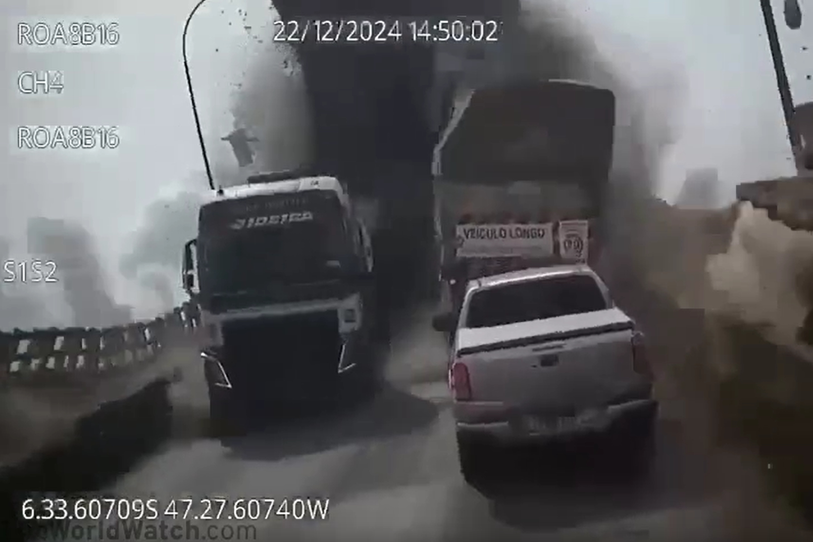 C&ocirc;ng bố video sập cầu khiến 14 người tử vong v&agrave; 3 người mất t&iacute;ch - Ảnh 1.