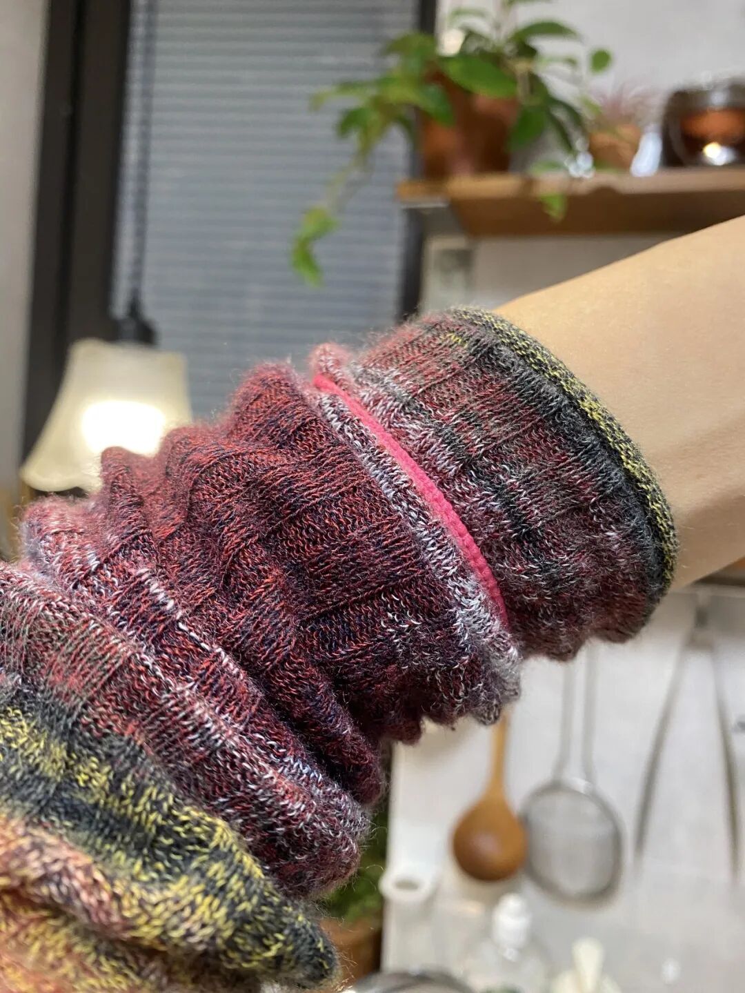 Sợi d&acirc;y chun 1.000 đồng tưởng v&ocirc; dụng - ai ngờ giải quyết được 11 rắc rối trong nh&agrave;, tiết kiệm cả trăm ngh&igrave;n mỗi th&aacute;ng - Ảnh 2.