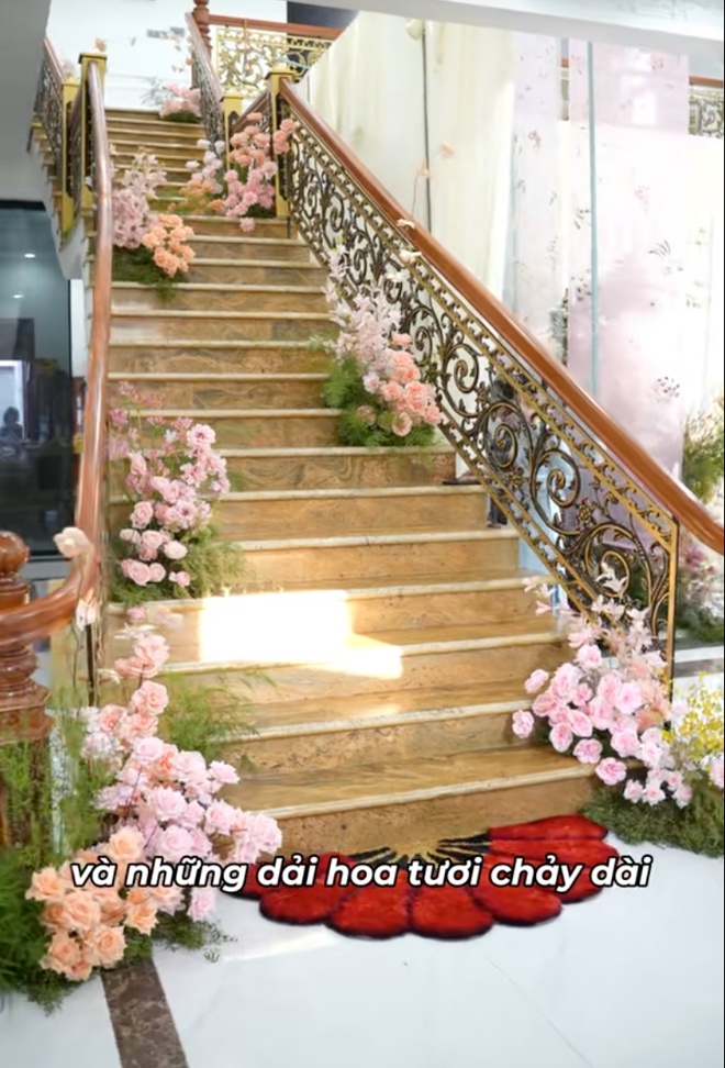 Đ&aacute;m cưới của cặp đ&ocirc;i S&oacute;c Trăng đẹp kh&aacute; tinh tế với t&ocirc;ng pastel giữa dinh thự xa hoa, từng chi tiết đều được vẽ bằng tay- Ảnh 19.