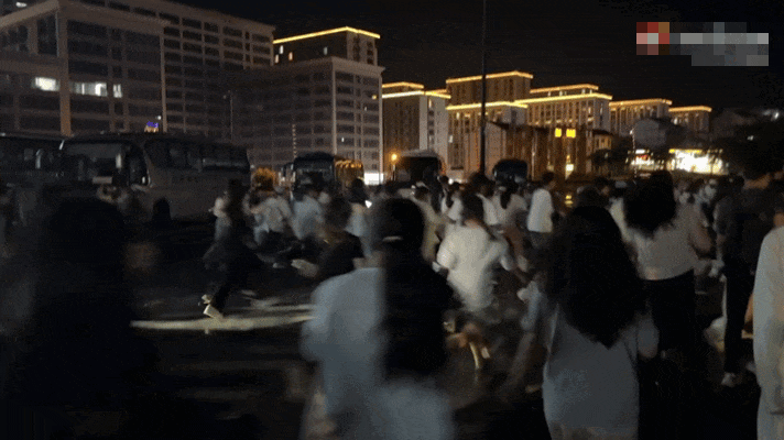 Trung Quốc c&oacute; h&agrave;ng vạn mỹ nh&acirc;n nhưng chỉ c&ocirc; g&aacute;i cao 1m45 n&agrave;y l&agrave;m được điều khiến 1,4 tỷ d&acirc;n nể phục- Ảnh 4.