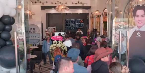 Ngắm "con chung" gần một th&aacute;ng tuổi của Đan Trường v&agrave; vợ cũ ở Mỹ - Ảnh 4.