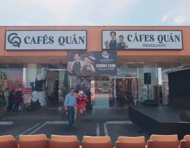 Ngắm "con chung" gần một th&aacute;ng tuổi của Đan Trường v&agrave; vợ cũ ở Mỹ - Ảnh 2.