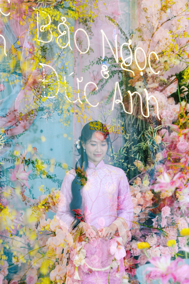 Đ&aacute;m cưới của cặp đ&ocirc;i S&oacute;c Trăng đẹp kh&aacute; tinh tế với t&ocirc;ng pastel giữa dinh thự xa hoa, từng chi tiết đều được vẽ bằng tay- Ảnh 3.