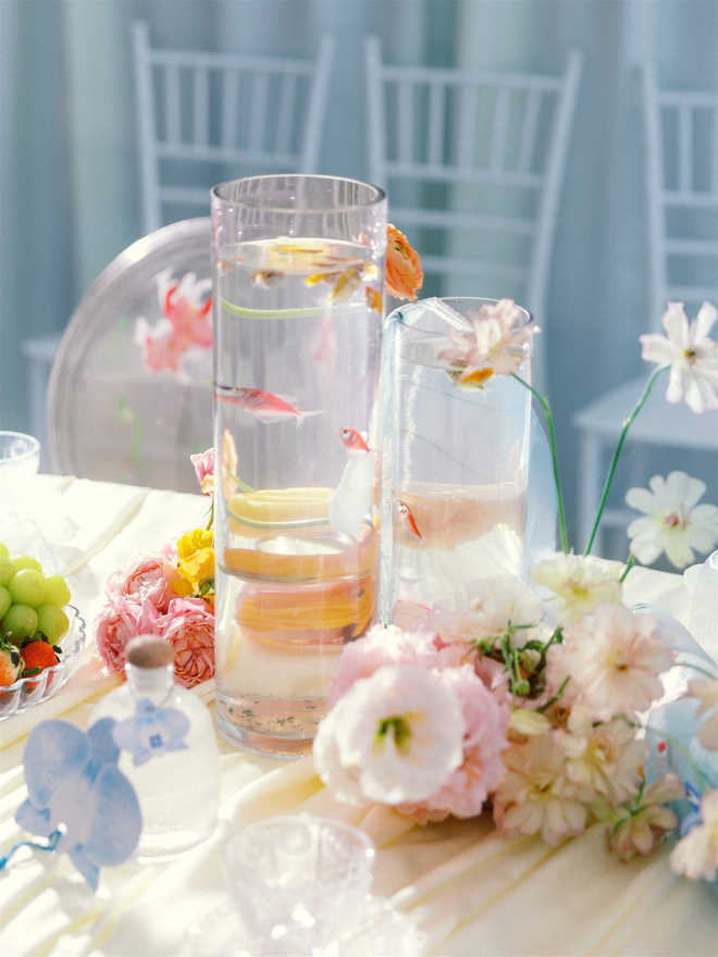 Đ&aacute;m cưới của cặp đ&ocirc;i S&oacute;c Trăng đẹp kh&aacute; tinh tế với t&ocirc;ng pastel giữa dinh thự xa hoa, từng chi tiết đều được vẽ bằng tay- Ảnh 13.