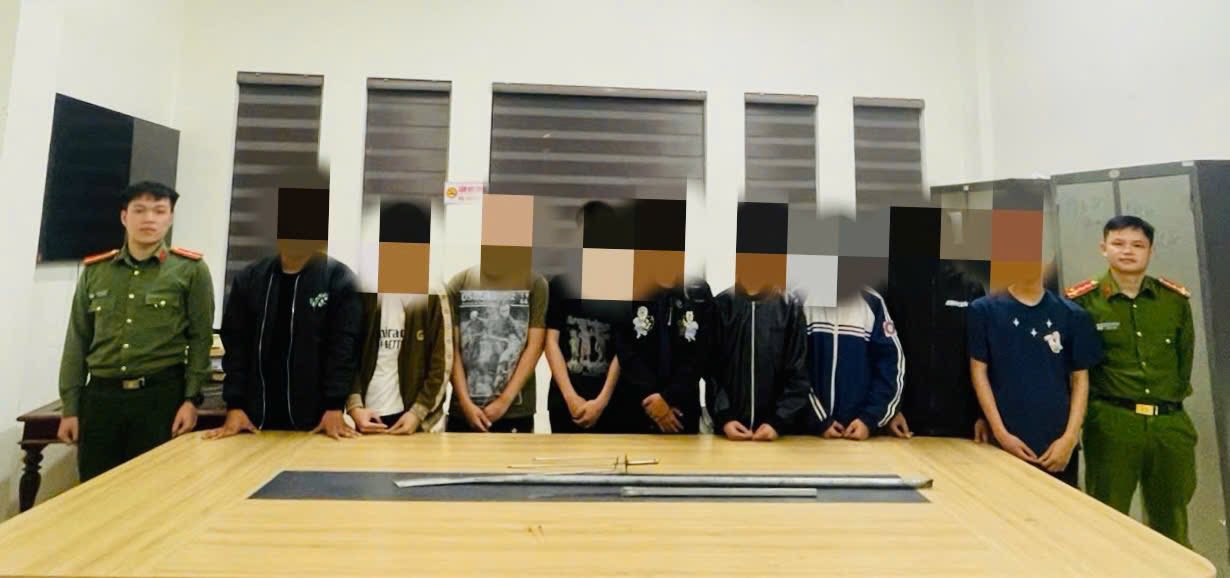 23 Thanh thiếu niên ở Hà Tĩnh bị ngăn chặn đua xe trái phép trên TikTok - Ảnh 1. 23 Thanh thiếu niên ở Hà Tĩnh bị ngăn chặn đua xe trái phép trên TikTok - Ảnh 1.