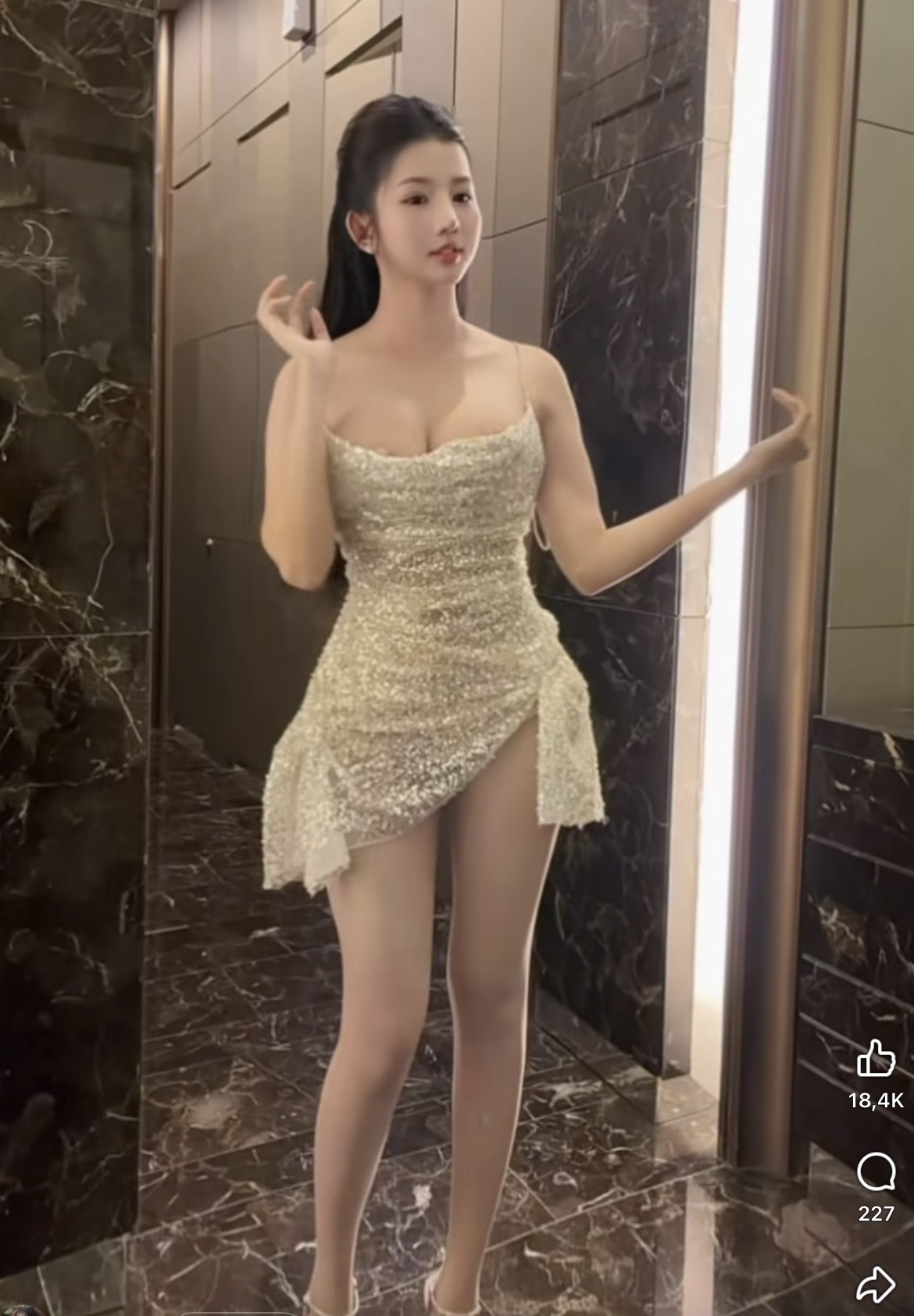 L&agrave;m clip b&aacute;n v&aacute;y, "thần ti&ecirc;n tỷ tỷ" h&uacute;t gần 8 triệu view, tin nhắn đặt h&agrave;ng qu&aacute; tải - Ảnh 2.