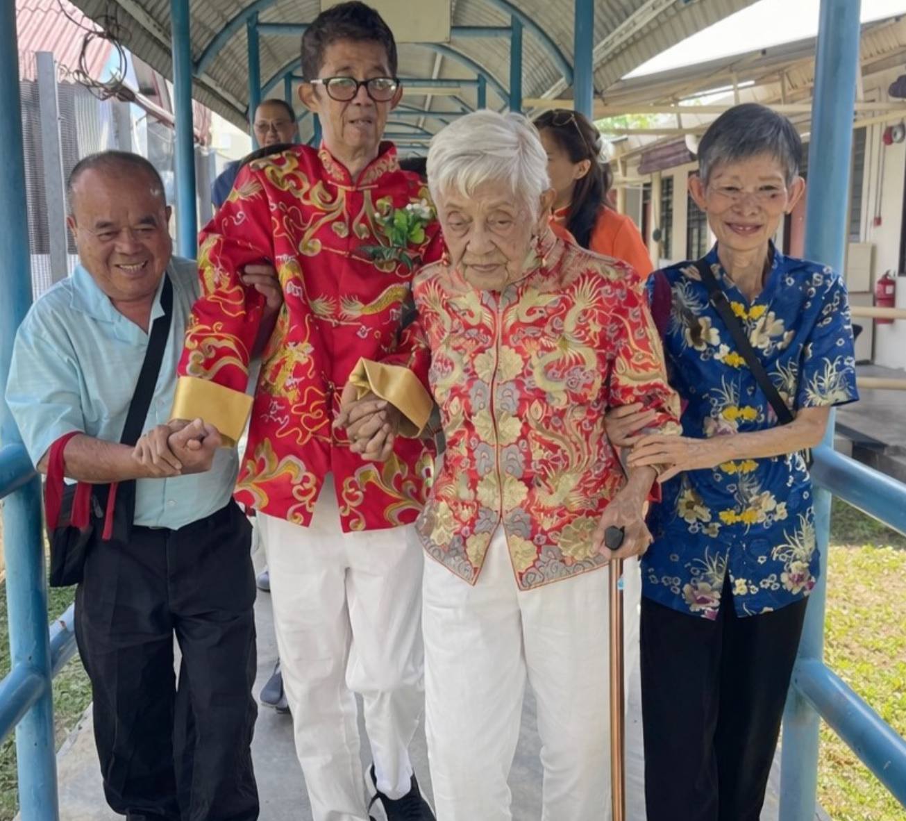 Cụ b&agrave; 91 tuổi v&agrave; cụ &ocirc;ng 67 tuổi kết h&ocirc;n sau 3 th&aacute;ng hẹn h&ograve; tại viện dưỡng l&atilde;o - Ảnh 2.