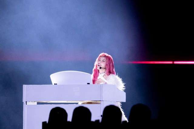 Mỹ nh&acirc;n Việt khiến netizen Trung cho&aacute;ng v&aacute;ng: L&aacute; ngọc c&agrave;nh v&agrave;ng nh&agrave; ngoại giao, gia thế - t&agrave;i năng tiểu thuyết cũng kh&ocirc;ng d&aacute;m viết- Ảnh 7.