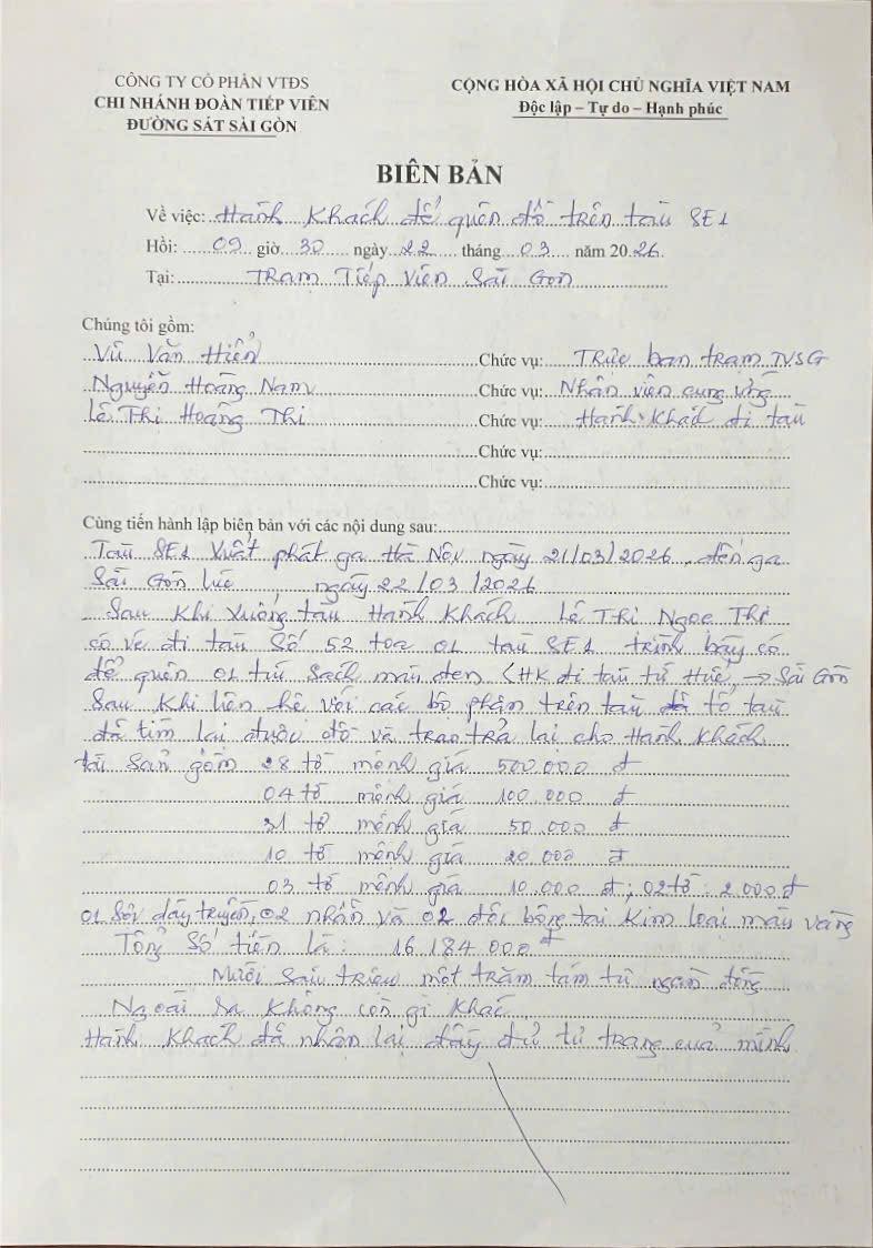 Ph&aacute;t hiện 78 tờ tiền c&oacute; mệnh gi&aacute; từ 2.000 - 500.000 đồng trong chiếc t&uacute;i bỏ qu&ecirc;n tr&ecirc;n chuyến t&agrave;u Bắc - Nam - Ảnh 3.