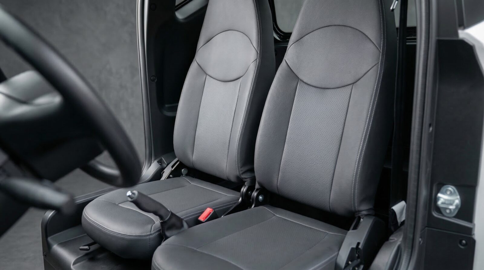 Ô tô điện Việt Nam giá từ 148 triệu đồng sắp ra mắt: Tháo pin như xe máy, sạc được tại nhà, chạy gần 10 vòng Hồ Tây mới hết pin- Ảnh 8.