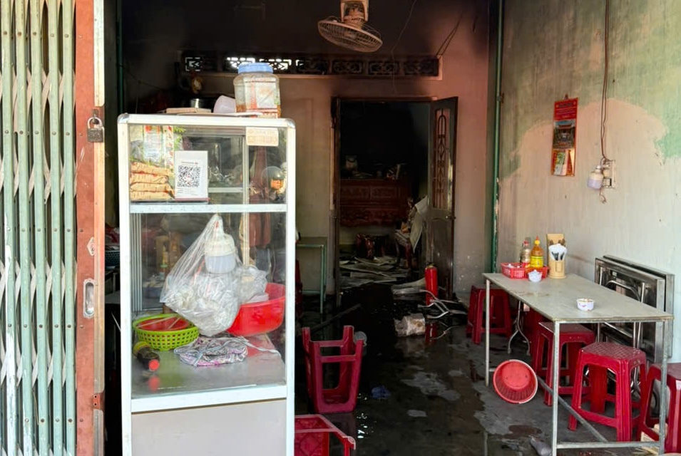 Người đ&agrave;n &ocirc;ng cứu 4 b&agrave; ch&aacute;u trong đ&aacute;m ch&aacute;y ở Gia Lai ng&agrave;y 22 - 3 - Ảnh 1.