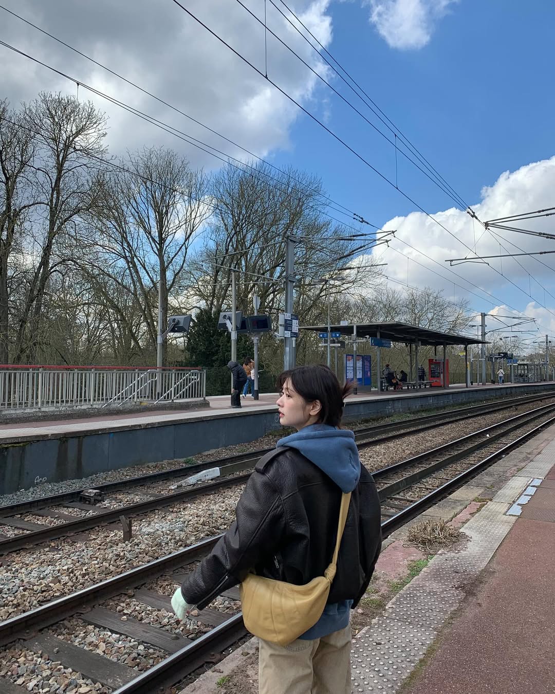 Nữ thần sắp chạm tuổi 40: Gương mặt "b&uacute;ng ra collagen", ăn mặc đẹp đến nỗi g&aacute;i 18 phải học tập- Ảnh 19.