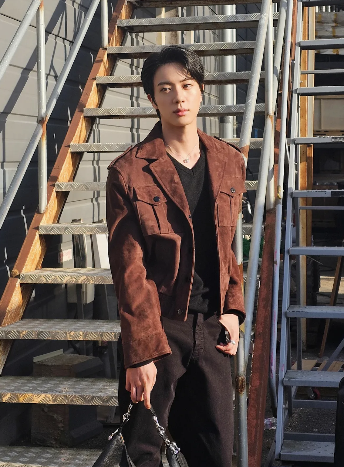 Mỹ nam đẹp nhất thế giới bị ruồng bỏ, c&ocirc;ng ty quản l&yacute; BTS &ldquo;th&ecirc;m dầu v&agrave;o lửa&rdquo; - Ảnh 5.