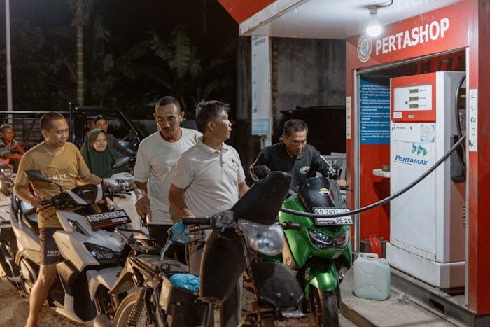 Khủng hoảng nhi&ecirc;n liệu: L&aacute;ng giềng của Việt Nam v&agrave; Th&aacute;i Lan chỉ c&ograve;n xăng dầu đủ d&ugrave;ng trong 25 ng&agrave;y - Ảnh 3.