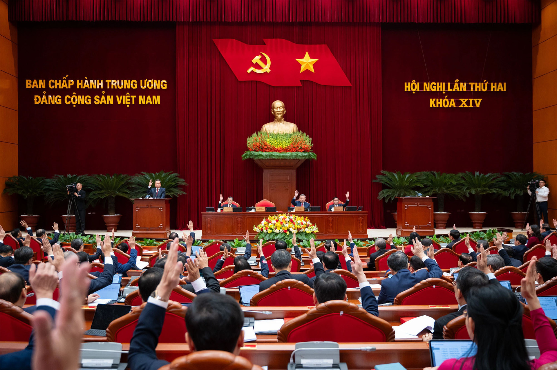 Khai mạc Hội nghị Trung ương 2 kh&oacute;a XIV: Nhiệm vụ quan trọng Cho ph&aacute;t triển đất nước 2026 - Ảnh 4.