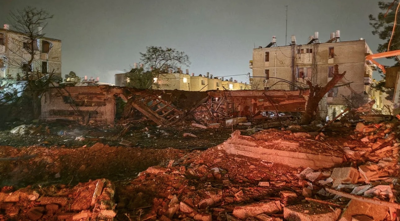 Ẩn &yacute; của Iran khi đ&aacute;nh v&agrave;o "tr&aacute;i tim hạt nh&acirc;n" của Israel - Ảnh 1.