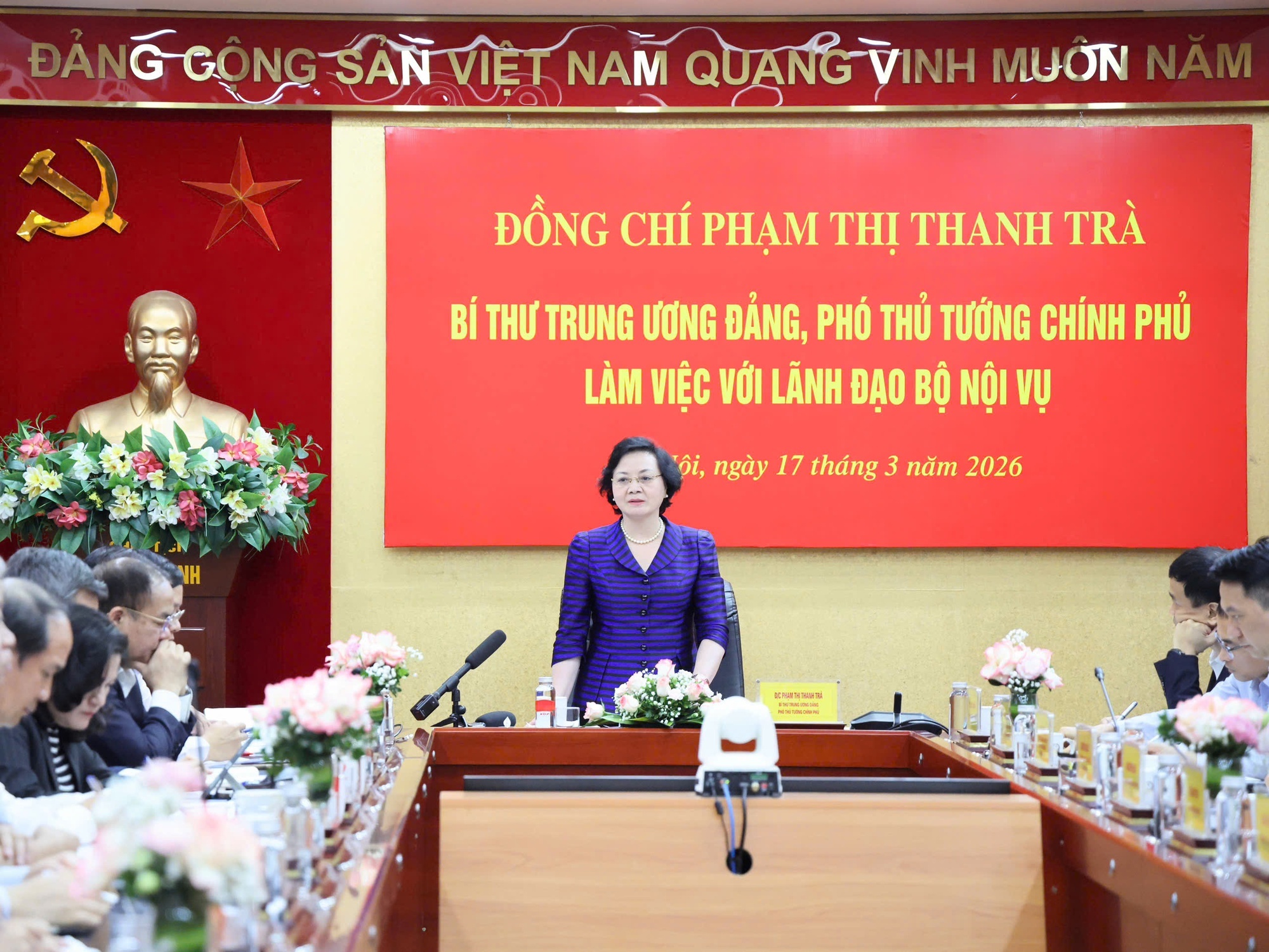 Ph&oacute; Thủ tướng y&ecirc;u cầu cải c&aacute;ch tiền lương Bộ Nội vụ b&aacute;o c&aacute;o trước 30 / 3 / 2026 - Ảnh 1.