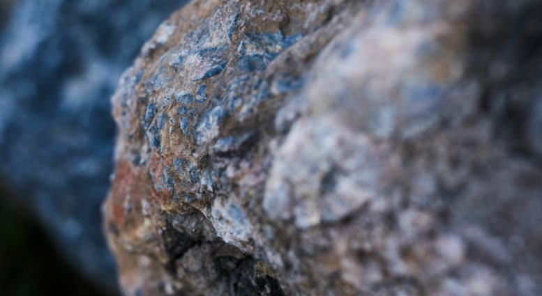 Ph&aacute;t hiện mỏ kho&aacute;ng sản khổng lồ chứa 9,7 triệu tấn oxit đất hiếm ngay tại l&aacute;ng giềng Việt Nam - Ảnh 1.