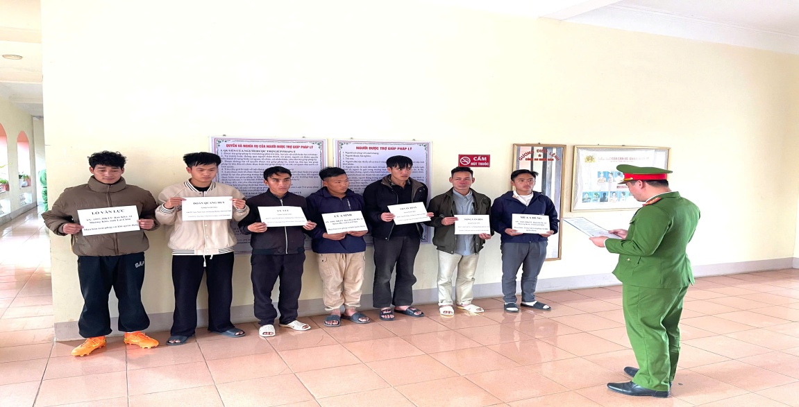 Gi&aacute;o vi&ecirc;n tiểu học tham gia đường d&acirc;y mua b&aacute;n s&uacute;ng v&agrave; đạn tr&aacute;i ph&eacute;p tại Lai Ch&acirc;u - Ảnh 1.