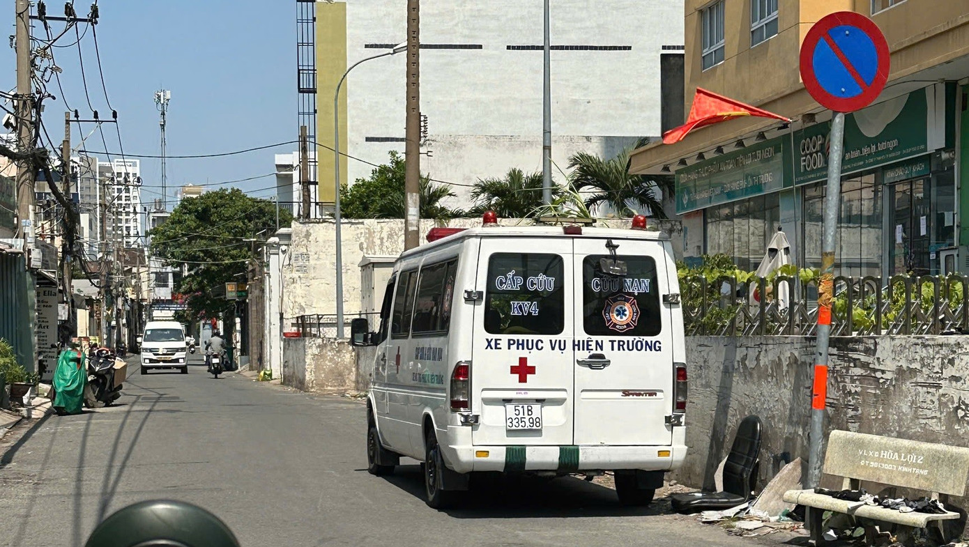 Người đ&agrave;n &ocirc;ng tử vong trong tư thế treo cổ tại nh&agrave; trọ TPHCM g&acirc;y r&uacute;ng động - Ảnh 1.