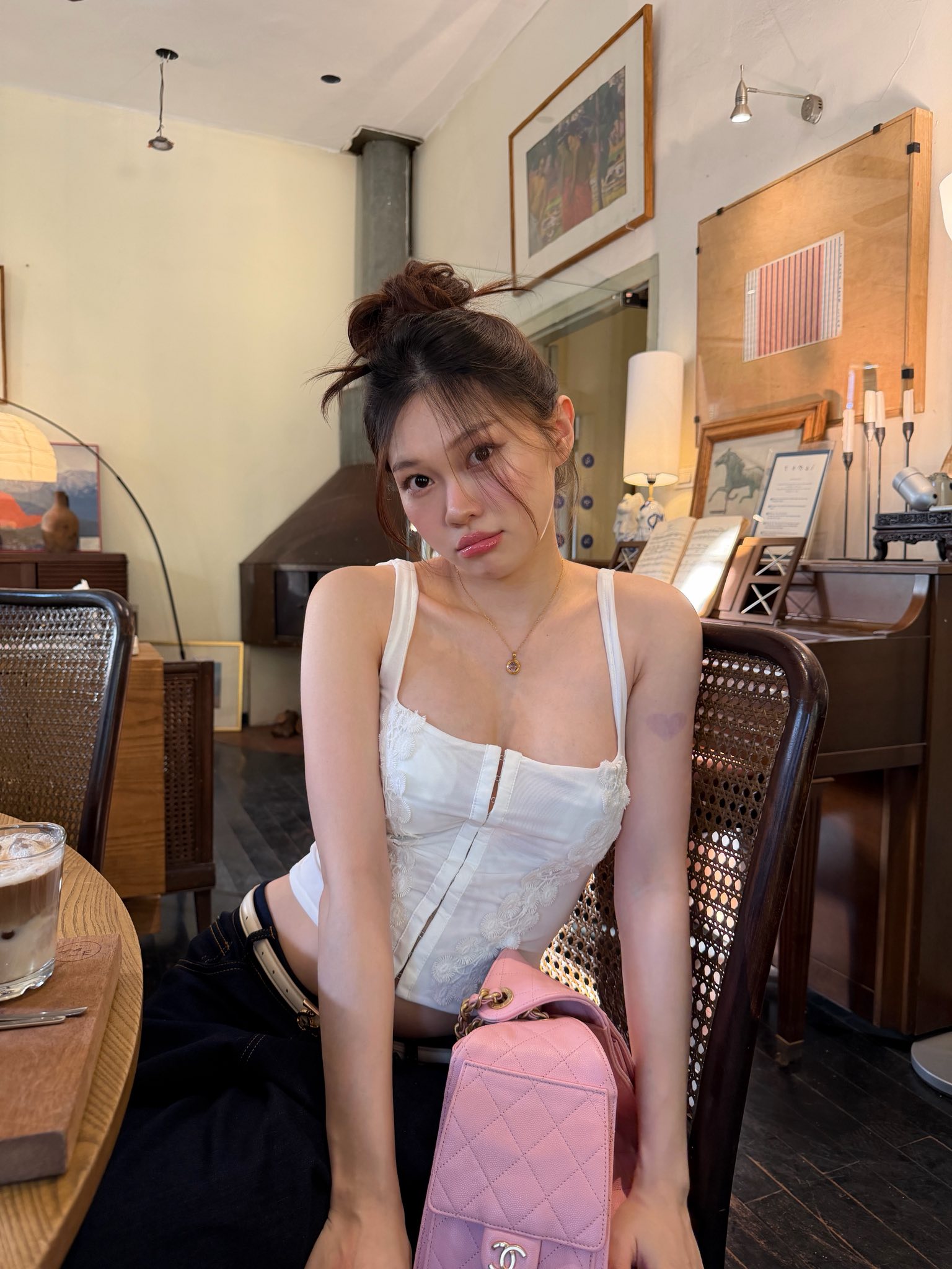 N&agrave;ng hot girl g&acirc;y sốt với v&ograve;ng eo nhỏ x&iacute;u sau v&agrave;i th&aacute;ng sinh con, nhan sắc tuổi 25 ng&agrave;y c&agrave;ng thăng hạng- Ảnh 6.