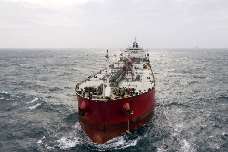 Mỹ cho ph&eacute;p giao dịch 140 triệu th&ugrave;ng dầu Iran nhưng một &ocirc;ng lớn lọc dầu lập tức từ chối: Giao dịch qu&aacute; phức tạp - Ảnh 3.