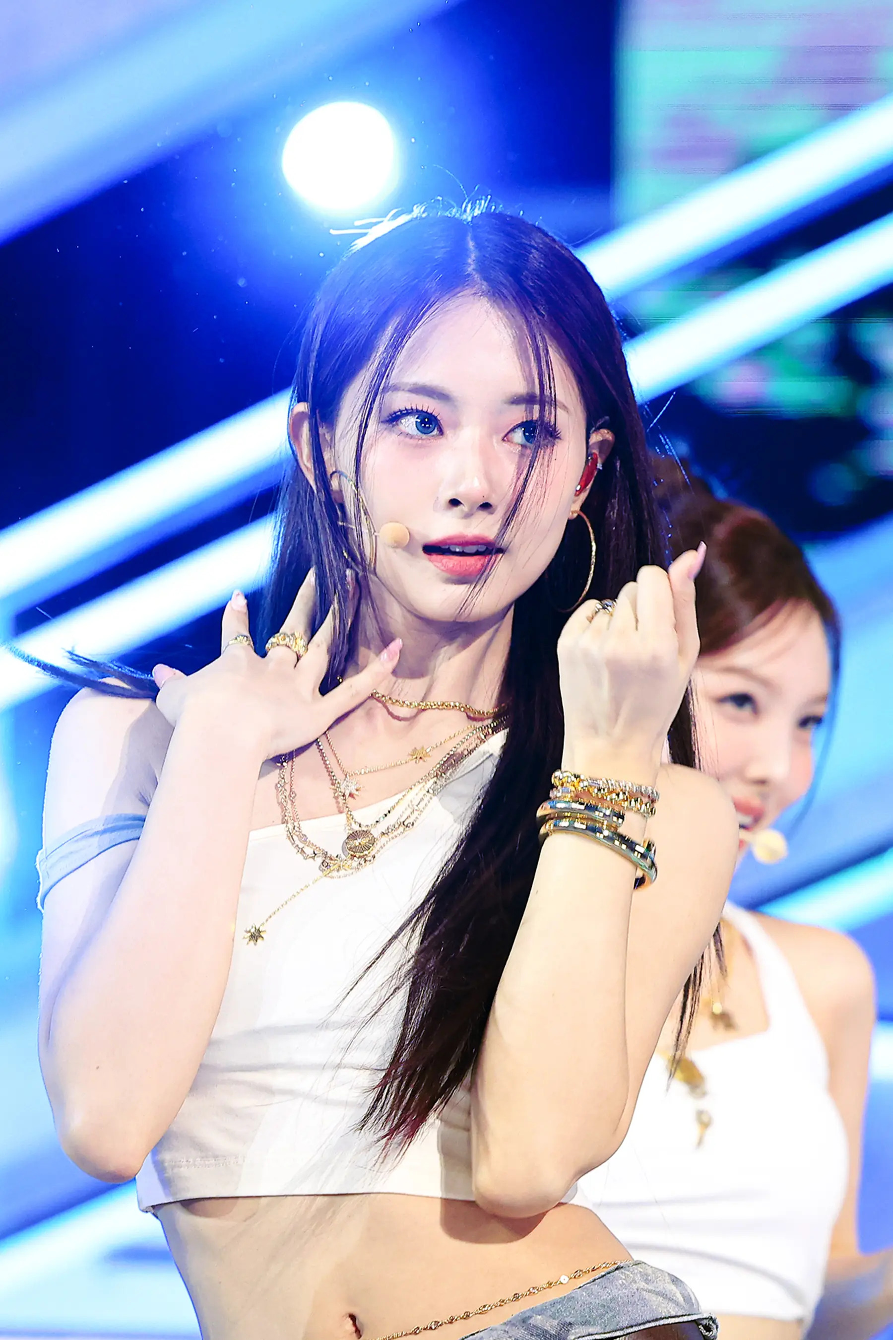 Mỹ nh&acirc;n đẹp nhất thế giới kh&oacute;c nức nở, về qu&ecirc; sau 10 năm bị cấm s&oacute;ng lập tức l&agrave;m n&ecirc;n lịch sử- Ảnh 5.